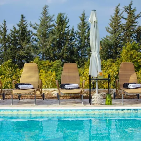 Theos Club Villa Polis