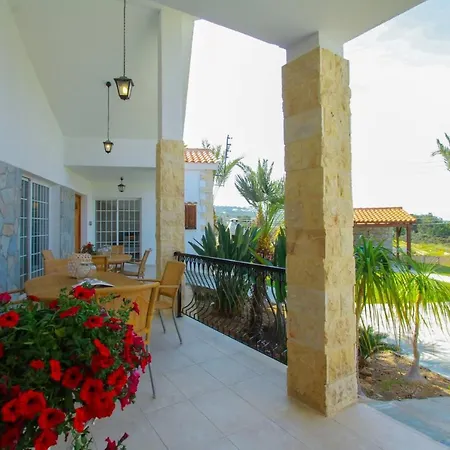 Villa Theos Club
