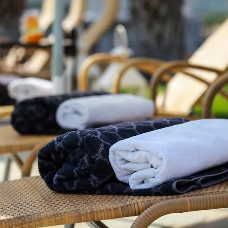 Theos Club Villa Polis