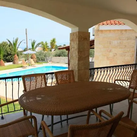 Theos Club Villa *