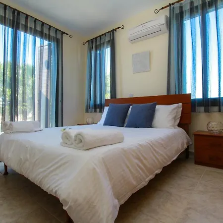 Villa Theos Club