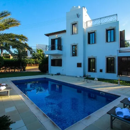 Villa Theos Club *