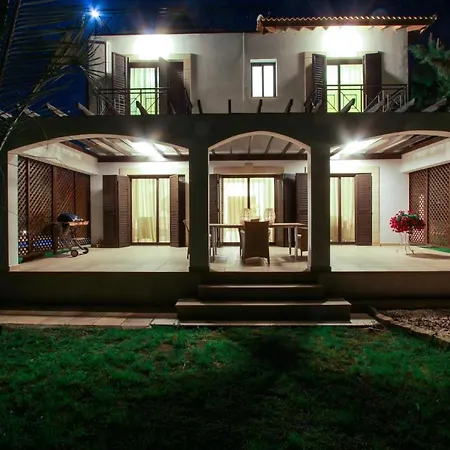 Villa Theos Club Polis