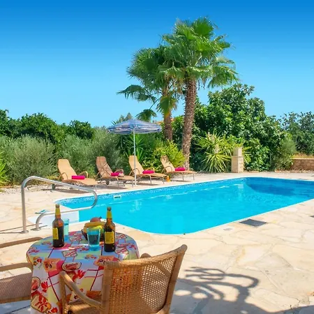 Villa Theos Club