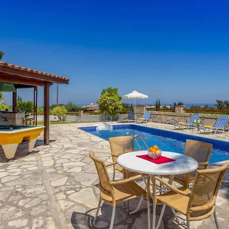 Villa Theos Club *