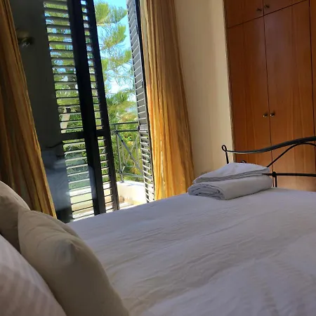 Theos Club Villa *