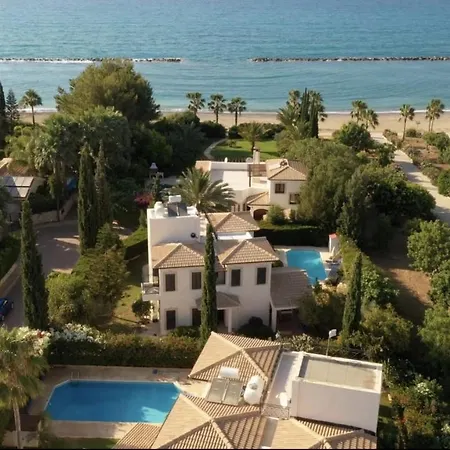 Theos Club Villa Polis