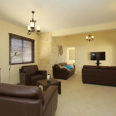 Theos Club Villa Polis