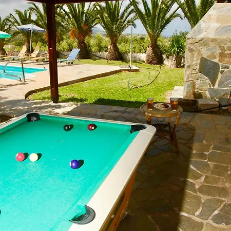 Theos Club Polis