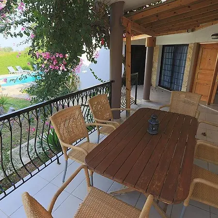 Theos Club Villa Polis