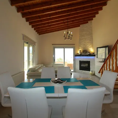 Theos Club Villa *