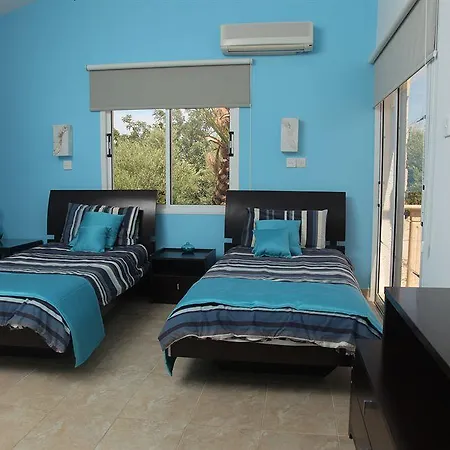 Theos Club Villa Polis