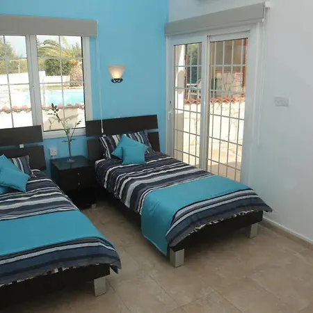 빌라 Theos Club 폴리스