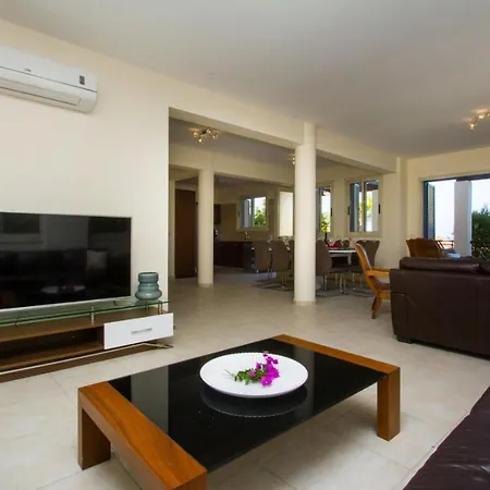 Villa Theos Club *