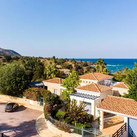 Villa Theos Club *
