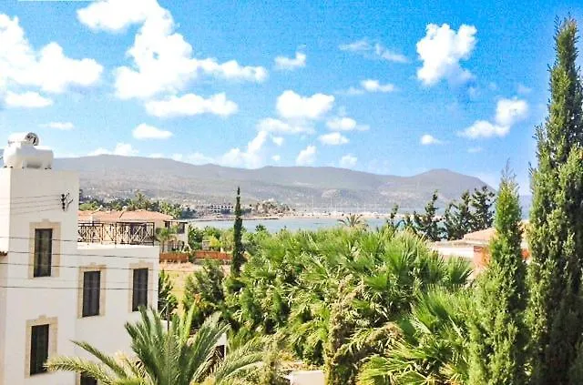 Theos Club Polis