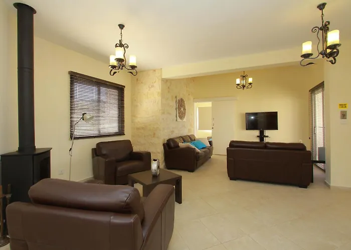 Theos Club Vila Polis