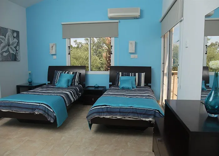 Theos Club Vila Polis