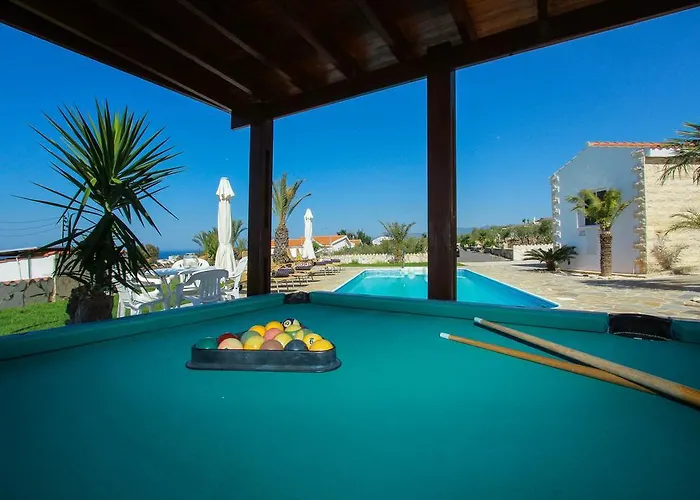 Theos Club Vila Polis